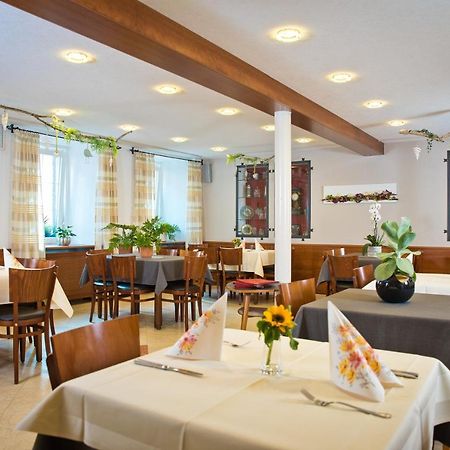 ホテル Gasthaus Loewen ツットリンゲン エクステリア 写真